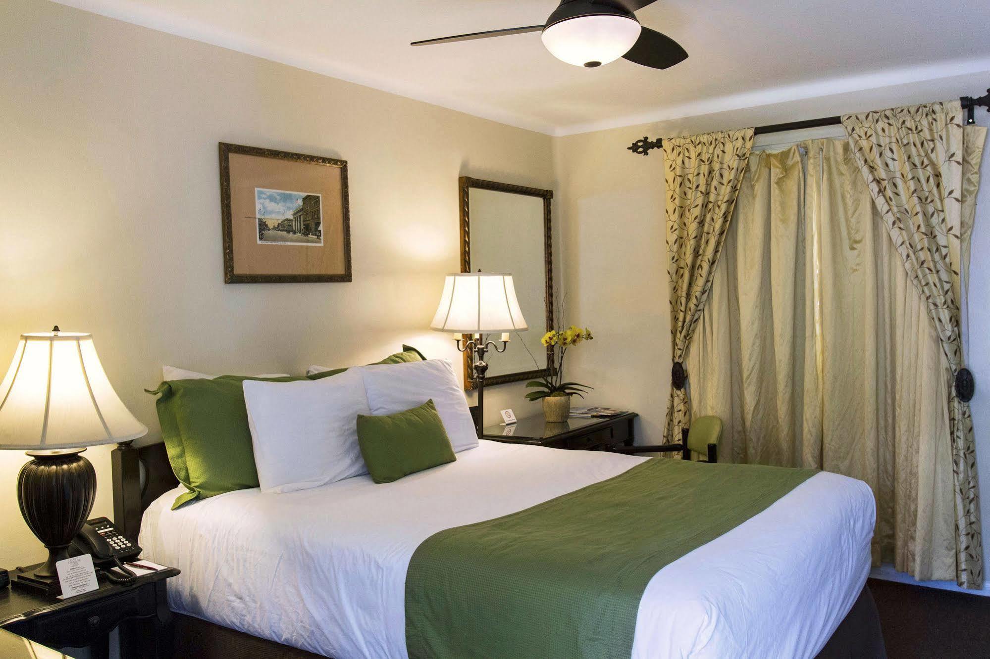 Coast Village Inn ซานตาบาร์บารา ภายนอก รูปภาพ